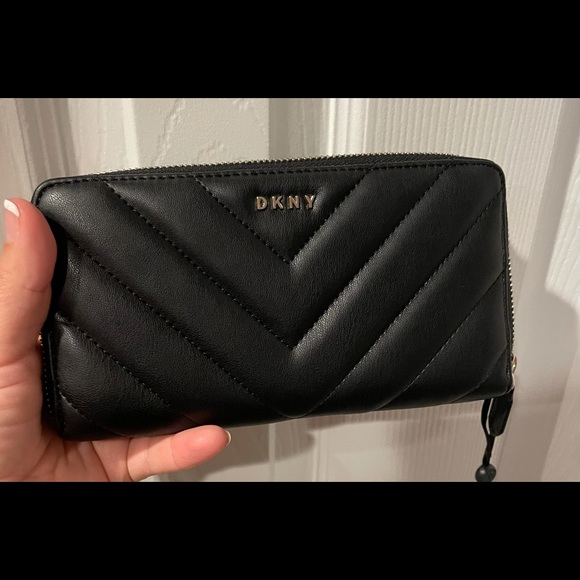 DKNY Vela LG zip around wallets NEW - Picture 6 of 10